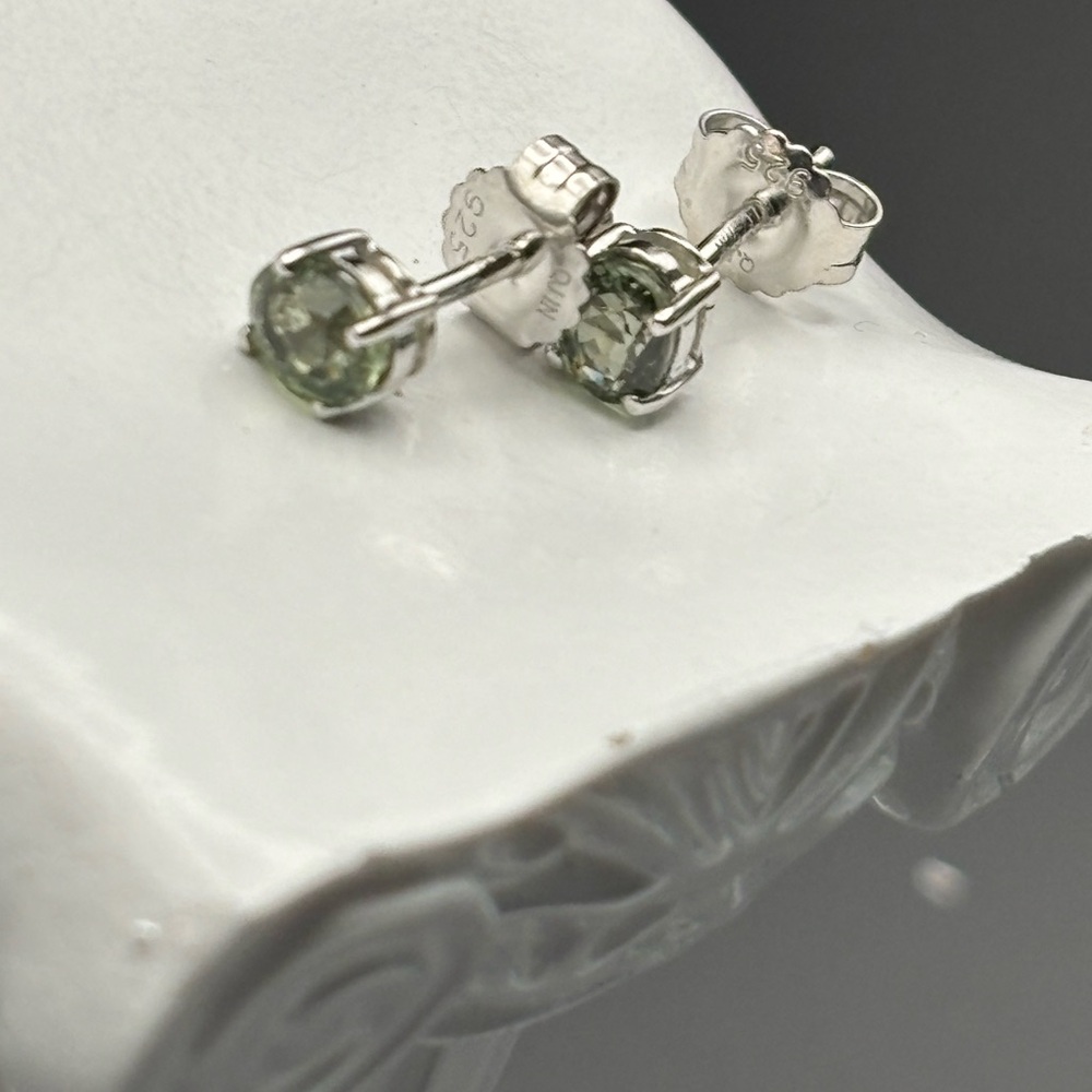0.68 Natural Green Sapphire 925 Sterling Silver Earrings - Picture 5 of 6